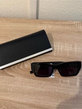 NWT AUTHENTIC Givenchy Women’s Black Sunglasses with gold/silver crystal detail